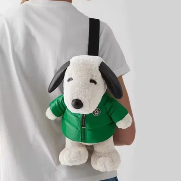 Kate Spade X Peanuts 3D Snoopy Dog Plush Doll Sling Crossbody Bag NEW - Picture 4 of 4